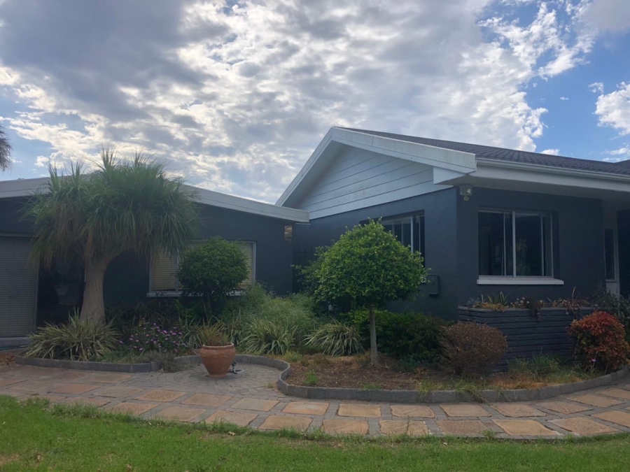 To Let 4 Bedroom Property for Rent in Mill Park Eastern Cape